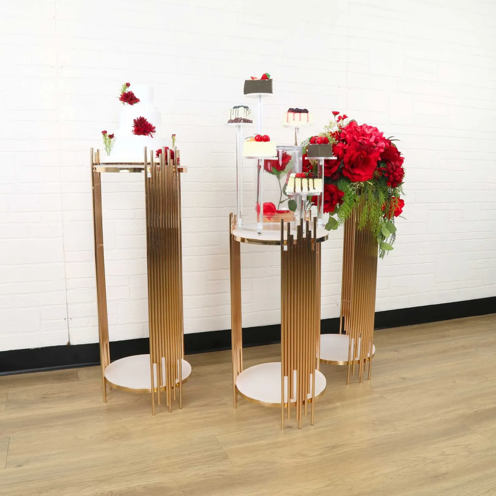 Gold Round Metal Plinths Weddi - огляд і ціна Dessert Table Backdrop